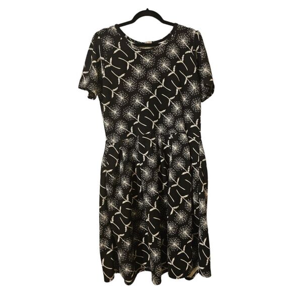 LuLaRoe Dresses & Skirts - LULAROE Black Dandelion Wishes Amelia Dress - Size 3XL